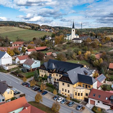 Valašský Hotel a Pivní lázně OGAR Luhačovice Esterno foto