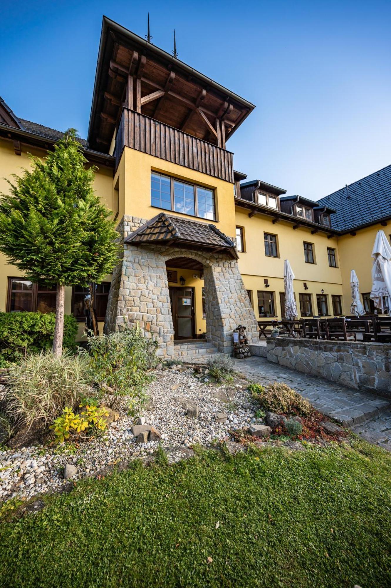 Valašský Hotel a Pivní lázně OGAR Luhačovice Esterno foto