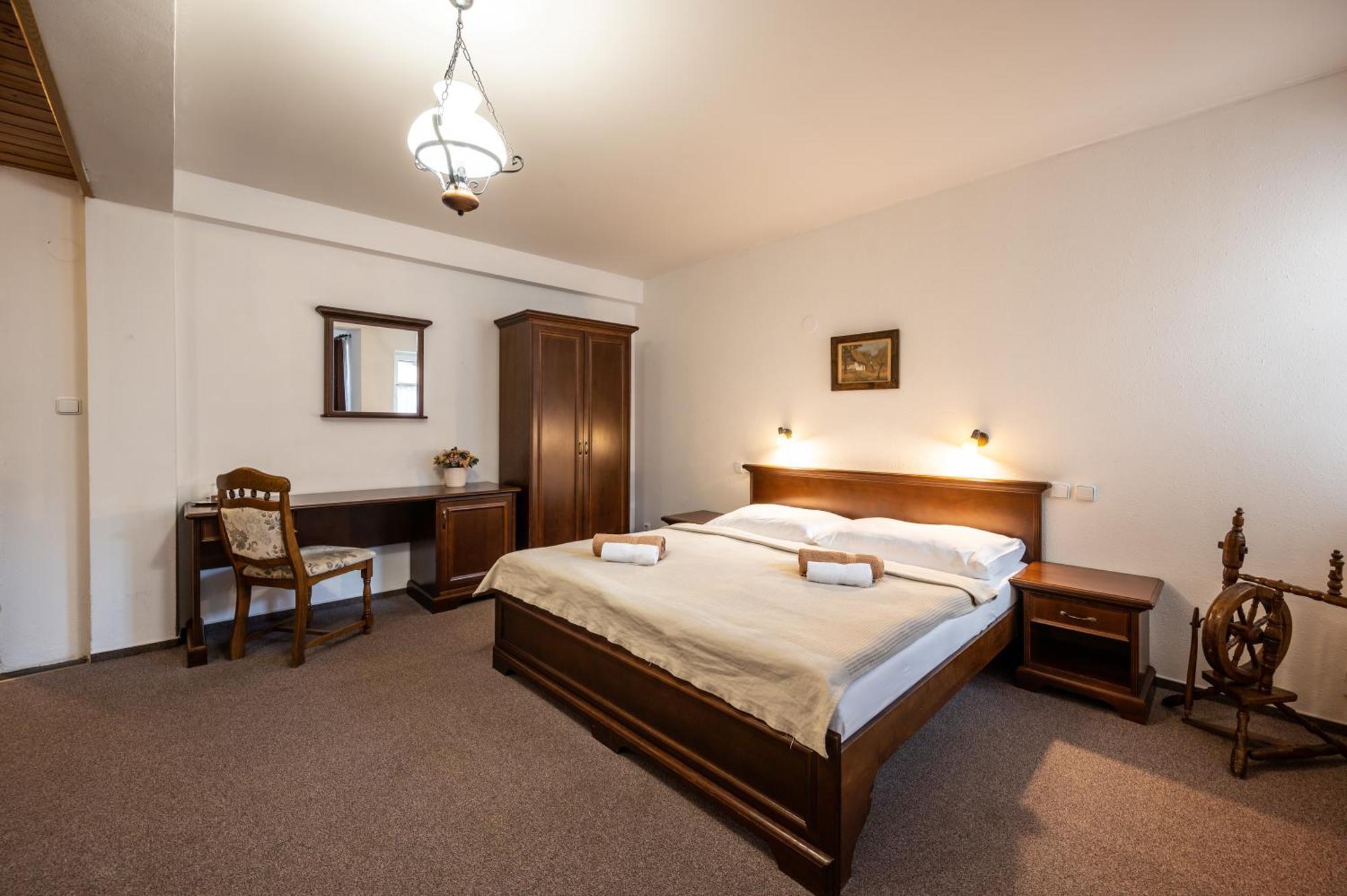 Valašský Hotel a Pivní lázně OGAR Luhačovice Esterno foto