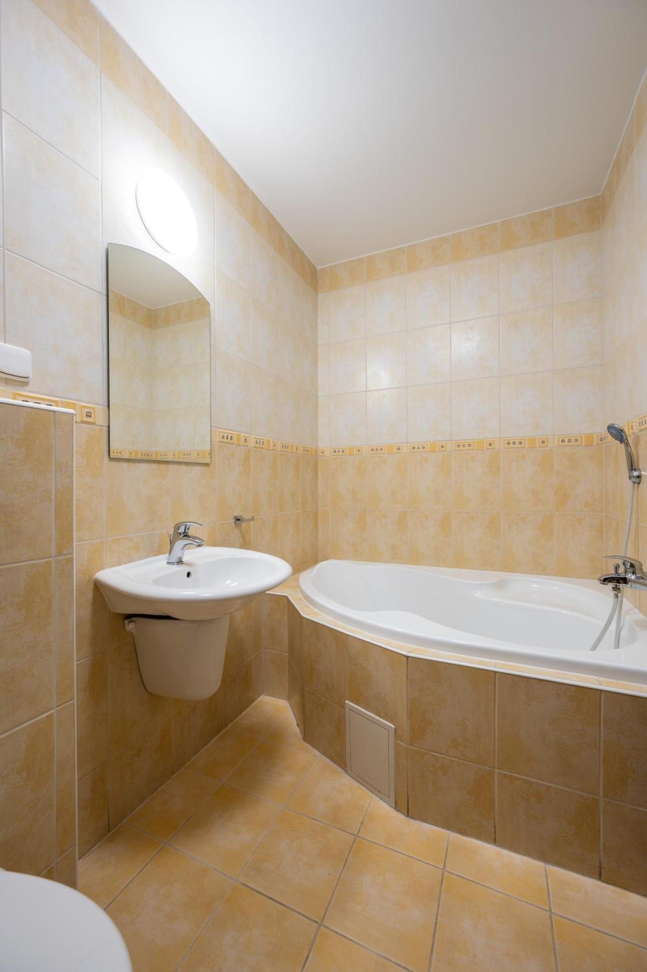 Valašský Hotel a Pivní lázně OGAR Luhačovice Esterno foto