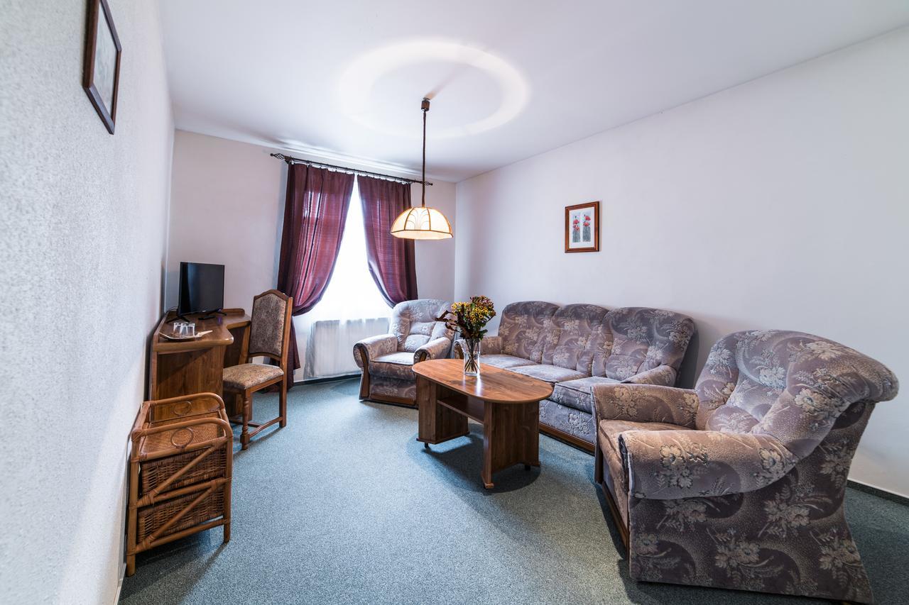 Valašský Hotel a Pivní lázně OGAR Luhačovice Esterno foto