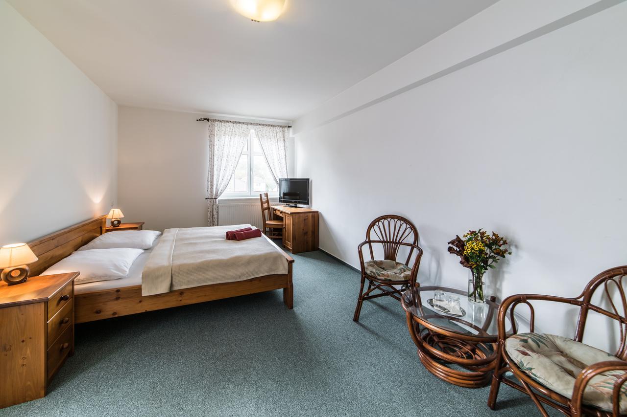 Valašský Hotel a Pivní lázně OGAR Luhačovice Esterno foto