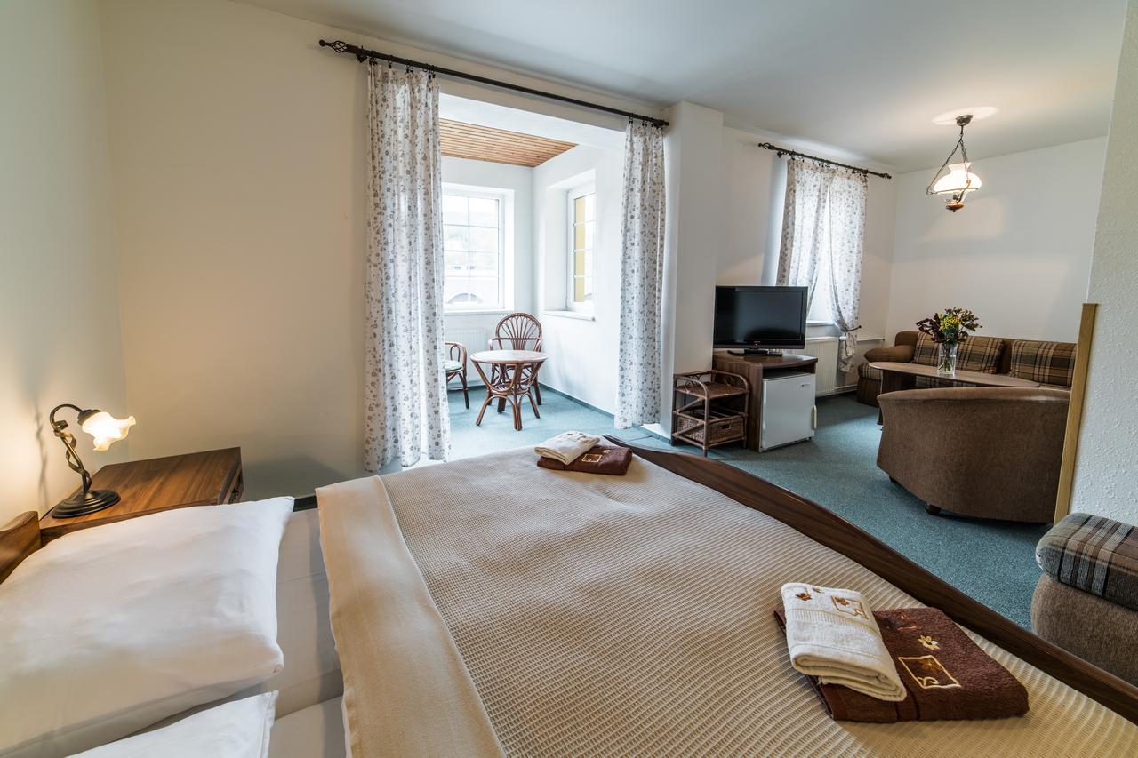 Valašský Hotel a Pivní lázně OGAR Luhačovice Esterno foto